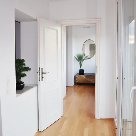 Exklusives Vollmoebliertes Im Herzen Von 5*